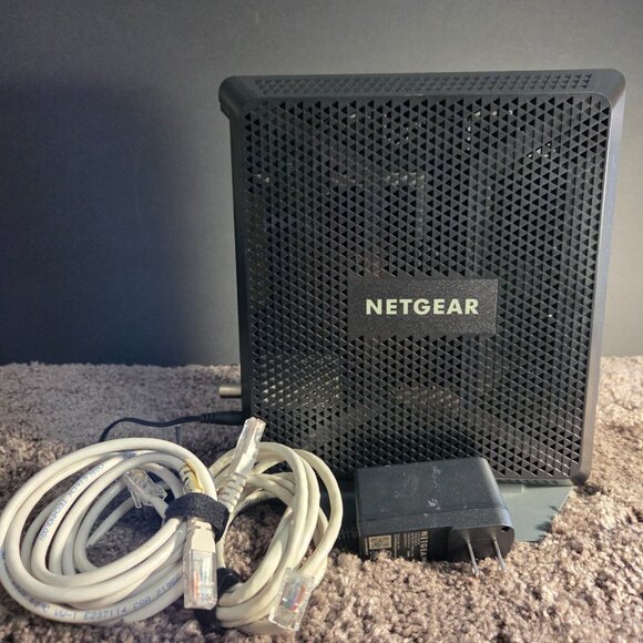 Netgear Nighthawk C7000v2 AC1900 Wi-Fi Cable Modem Router - Picture 5 of 6
